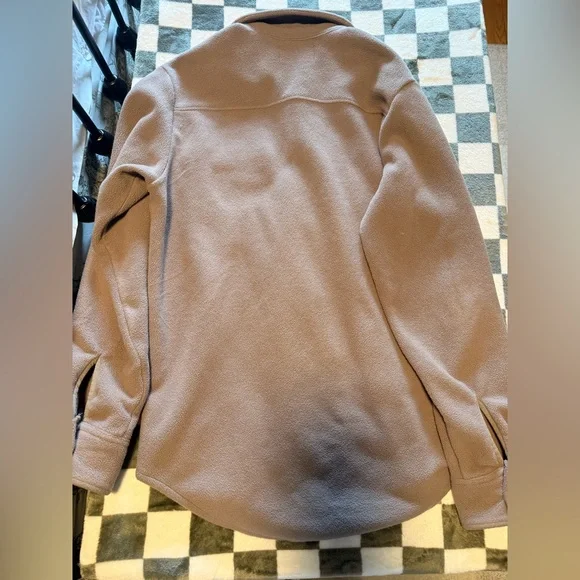 Aritzia TNA polar fleece shirt - Picture 5 of 5